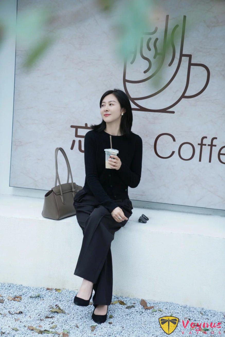 6个最适合中年女士的拍照姿势技巧，拍照自然好看，随性不做作