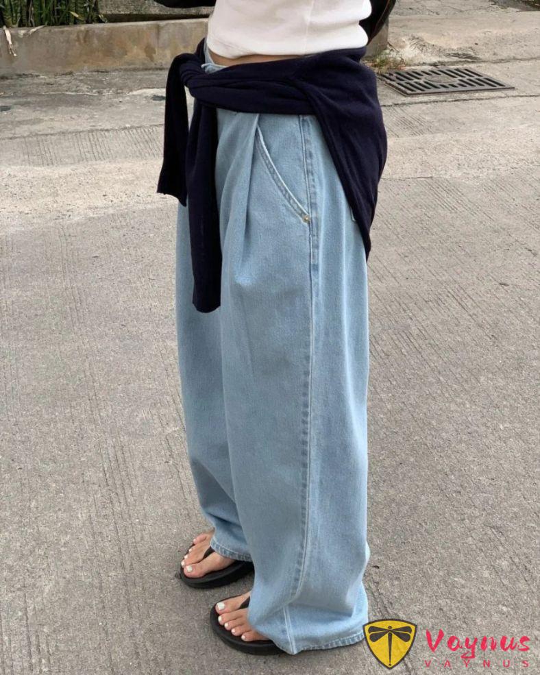 背心牛仔裤的休闲穿搭