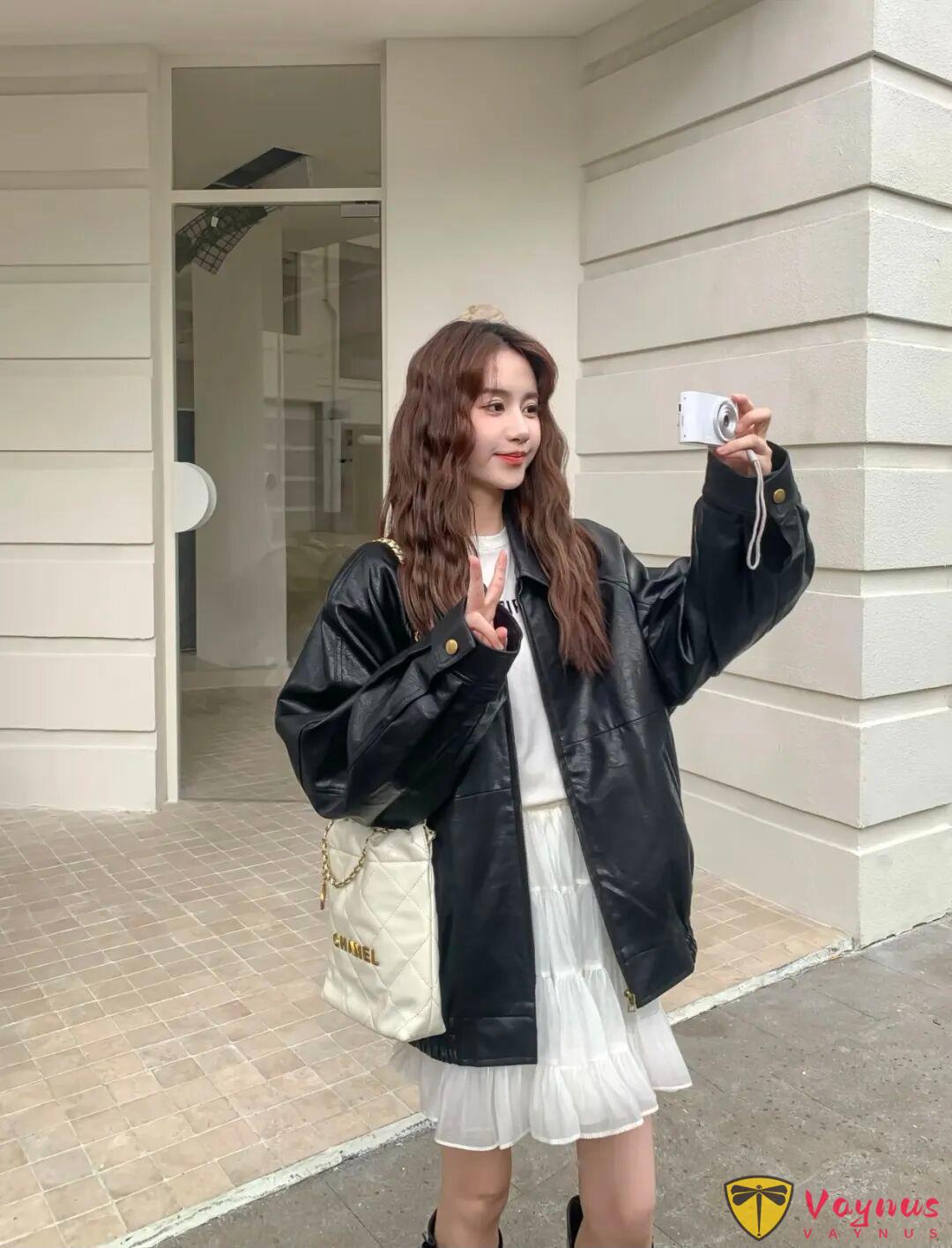 黑色皮衣的初秋穿搭灵感