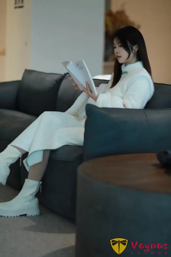 别光站着傻拍！钢琴、画作、楼梯，9招教你利用环境拍出高知女神范