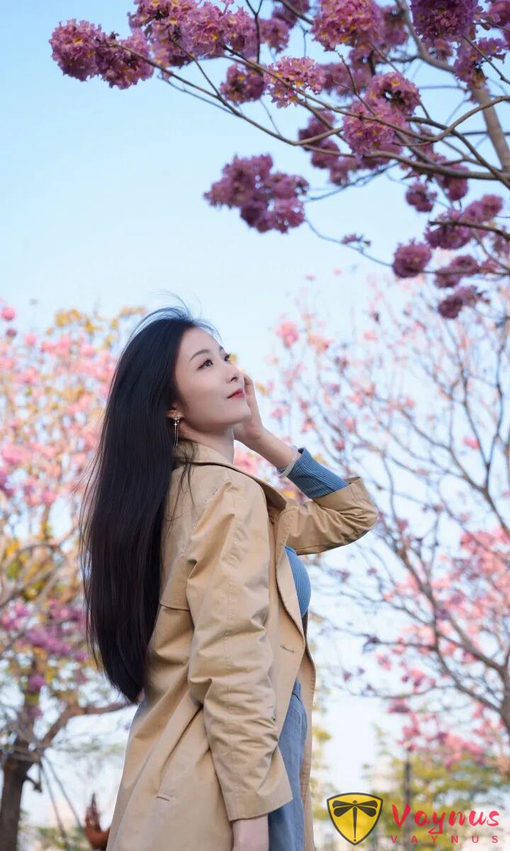 風衣配短裙,9個拍照姿勢,顯瘦顯高秀長腿,性感撩人超有氛圍