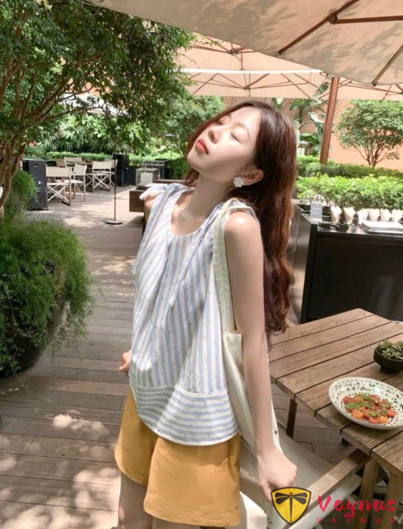 条纹背心很夏天