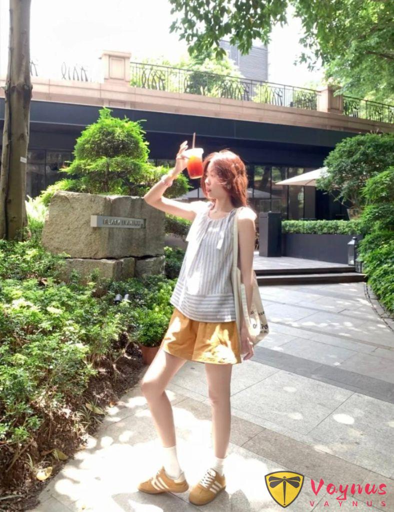 条纹背心很夏天