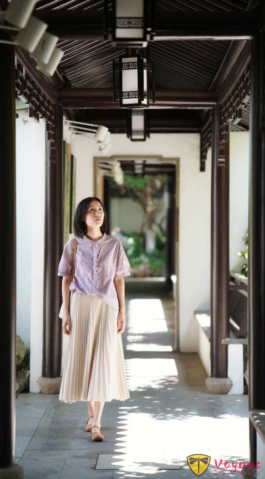 中年女士拍照，拒绝“大妈感”，4个拍照技巧姿势，优雅气质，自然随性不做作！