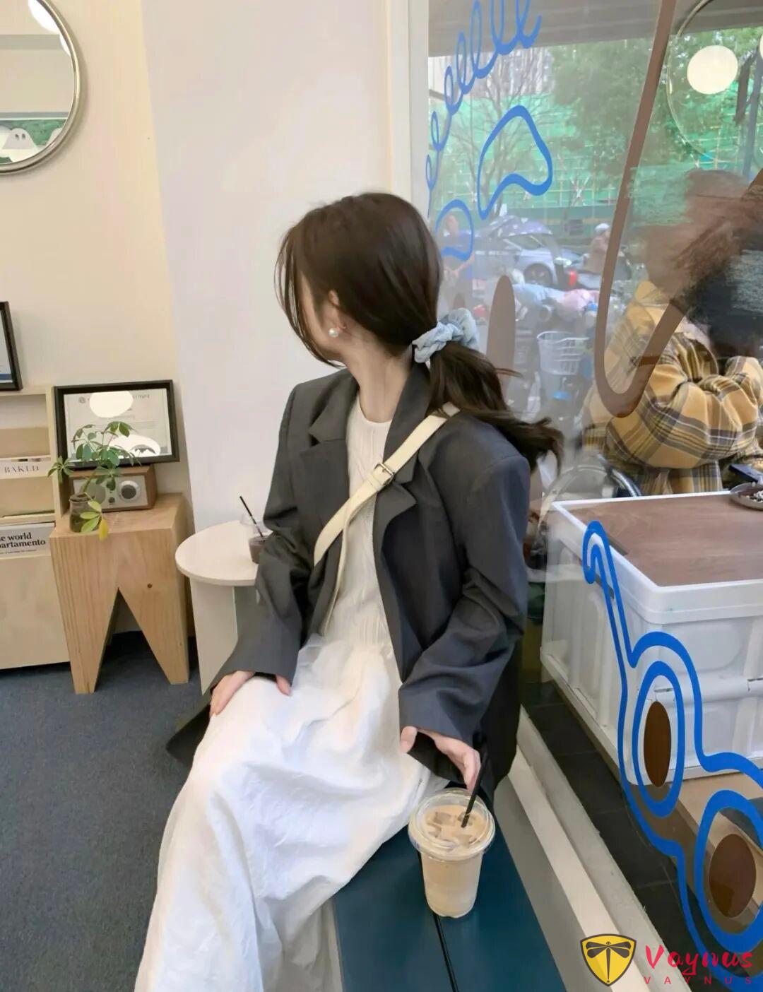 灰色西服怎么搭