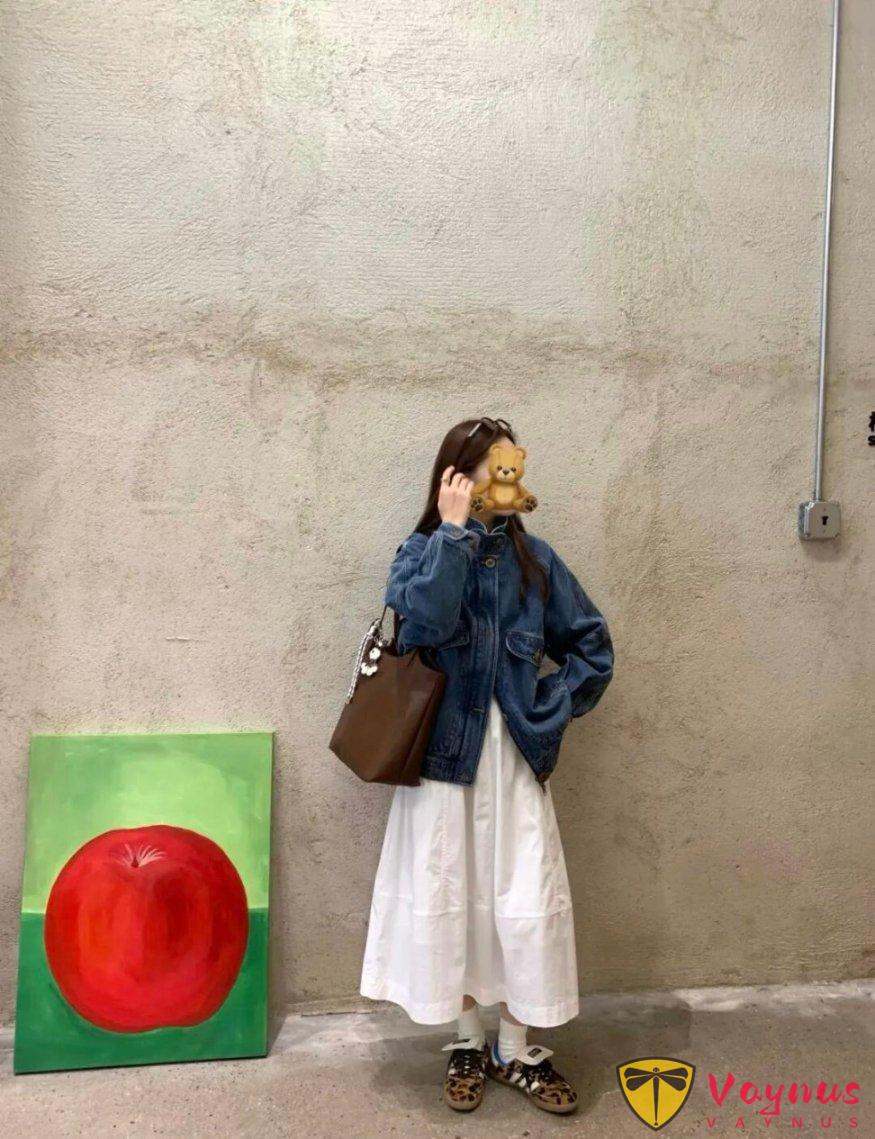 牛仔外套+白裙子