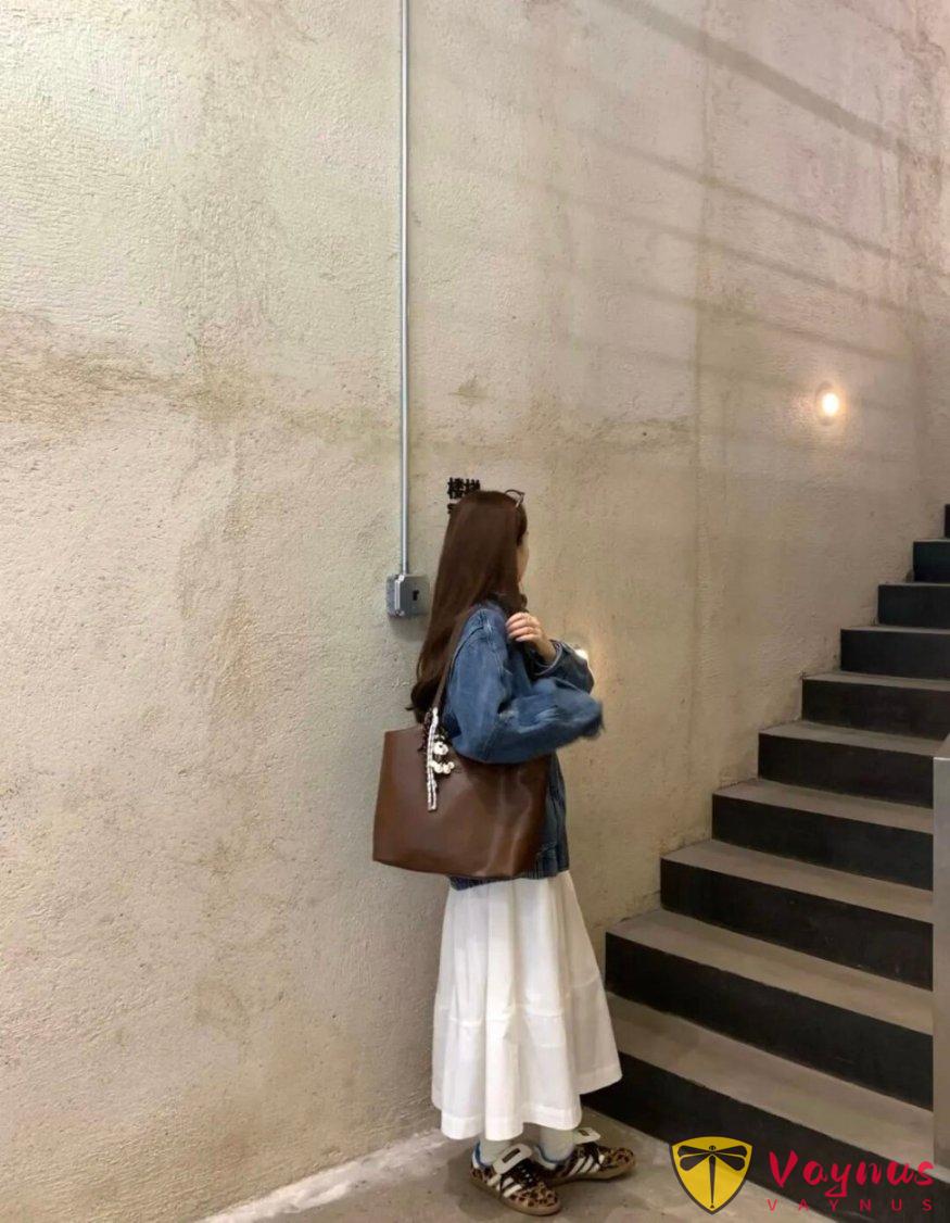 牛仔外套+白裙子