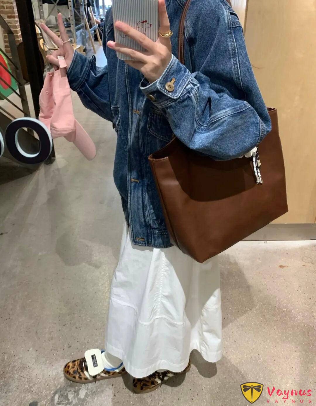 牛仔外套+白裙子