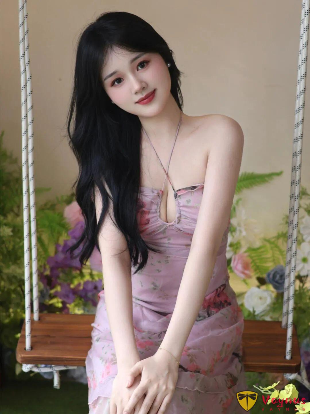 藤椅+花艺，纯欲风女孩必学9个拍照动作，轻松显高显温柔