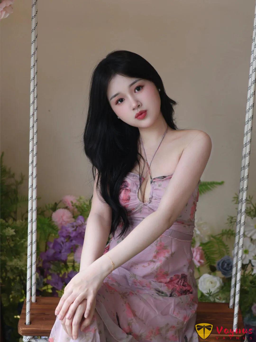 藤椅+花艺，纯欲风女孩必学9个拍照动作，轻松显高显温柔