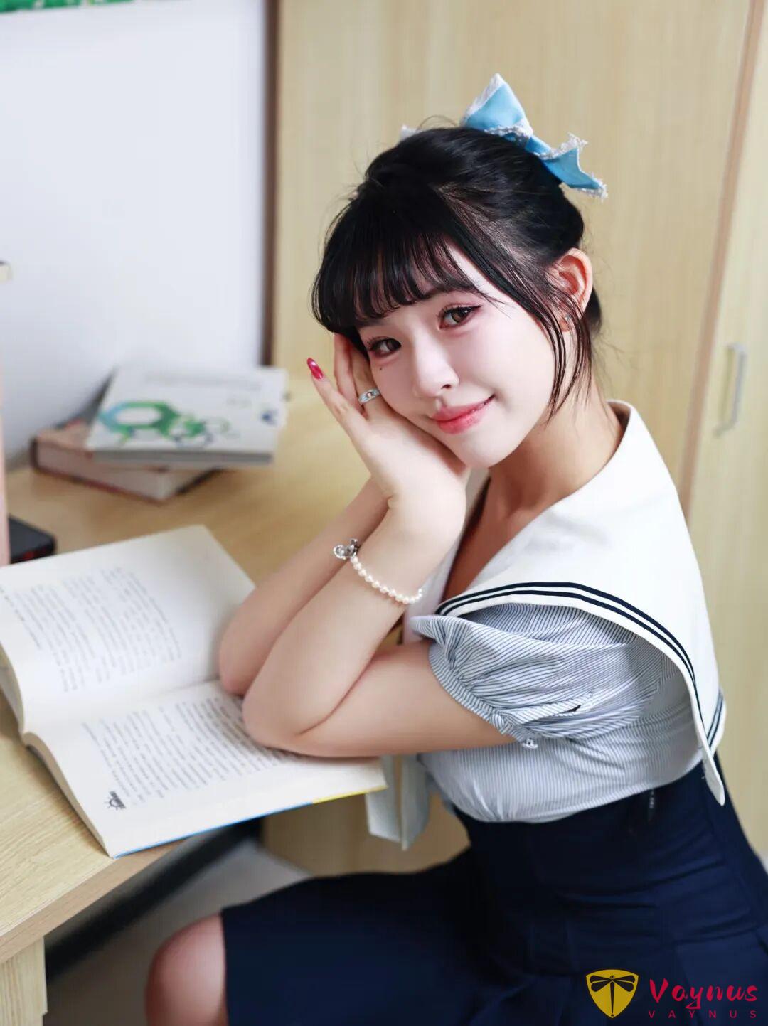 清純學院風,9個水手服拍照姿勢,顯瘦減齡、甜美可愛,太出片了