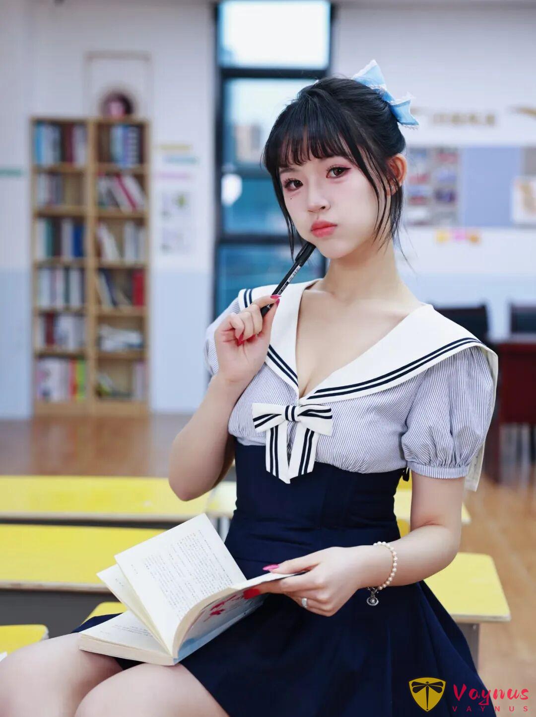 清純學院風,9個水手服拍照姿勢,顯瘦減齡、甜美可愛,太出片了