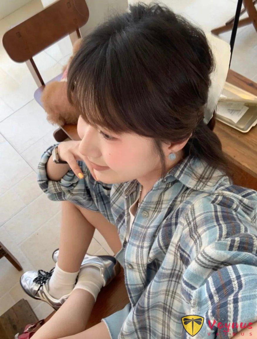 蓝色格子衬衫穿搭灵感