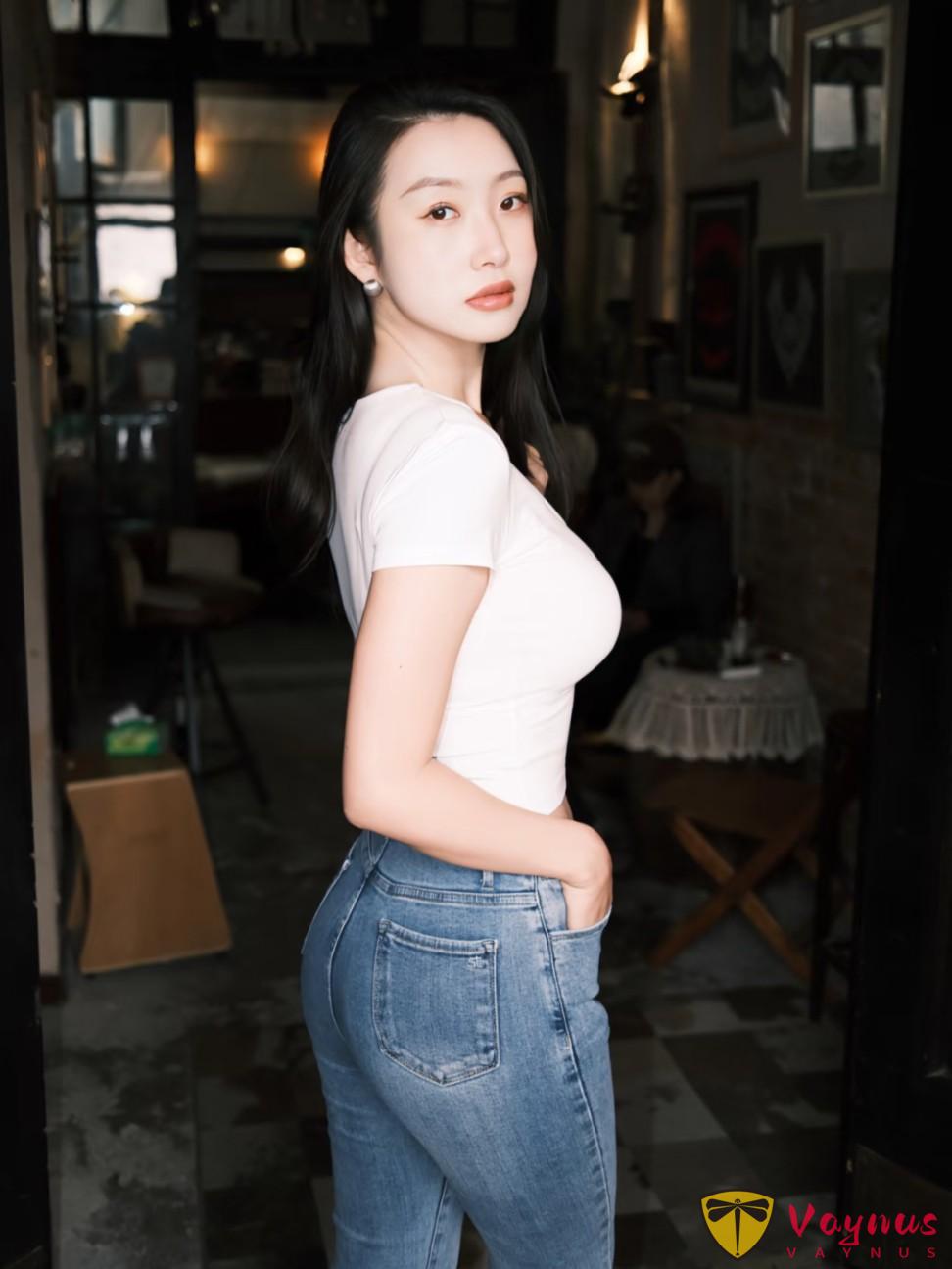 喇叭牛仔裤拍照姿势，一秒穿出港风复古感，巨显腿长S曲线