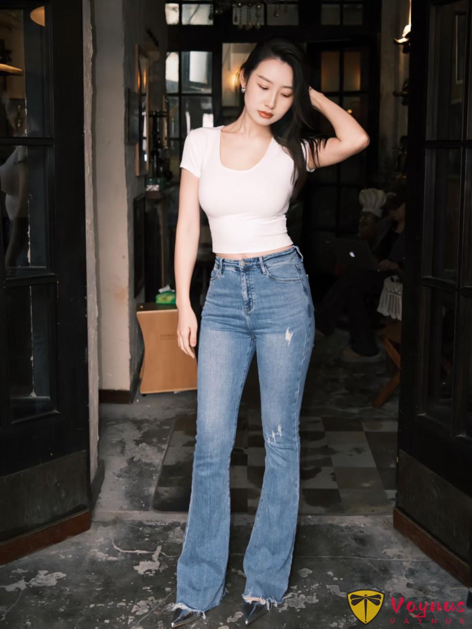 喇叭牛仔裤拍照姿势，一秒穿出港风复古感，巨显腿长S曲线