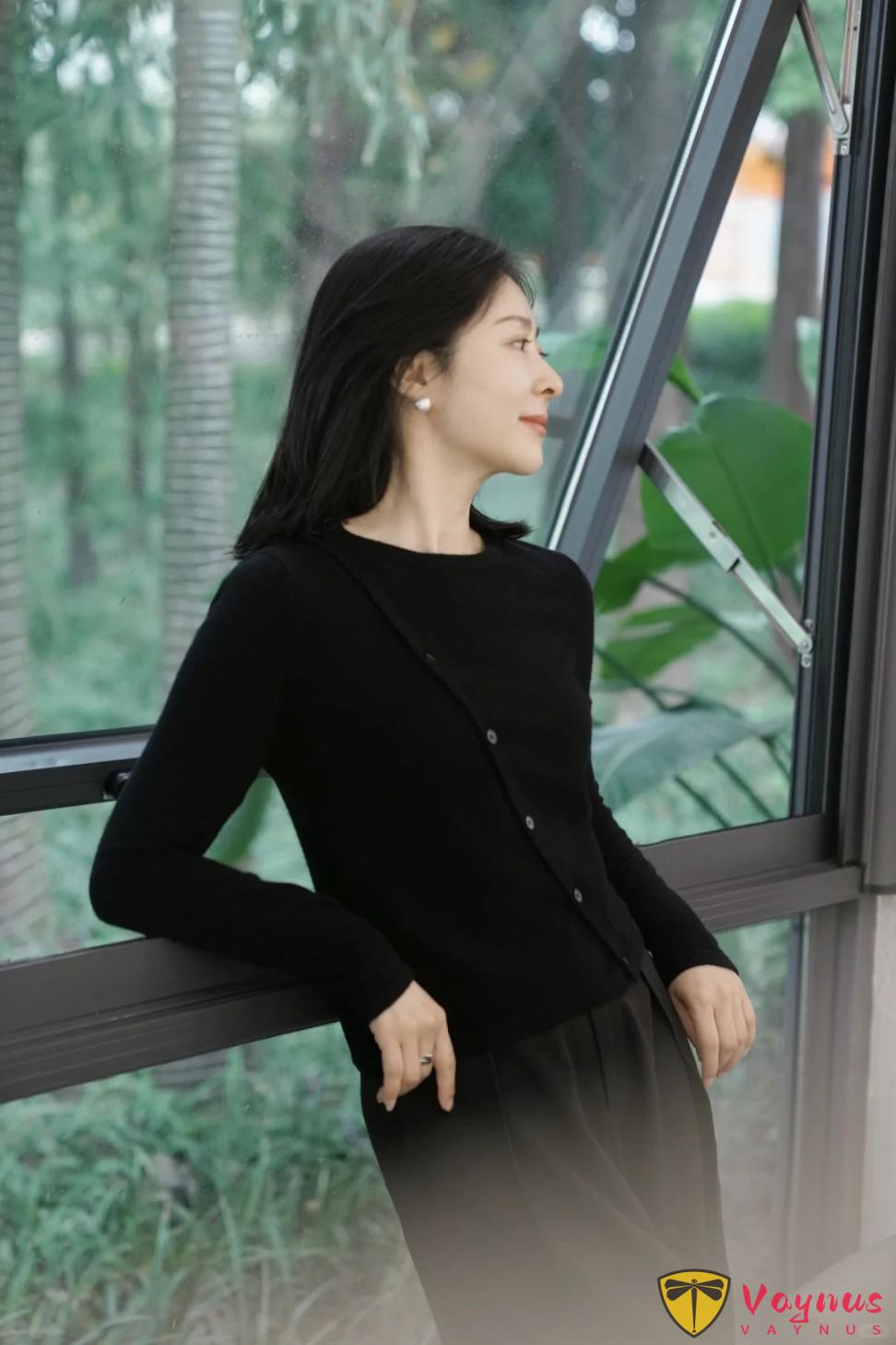 6个最适合中年女士的拍照姿势技巧，拍照自然好看，随性不做作。
