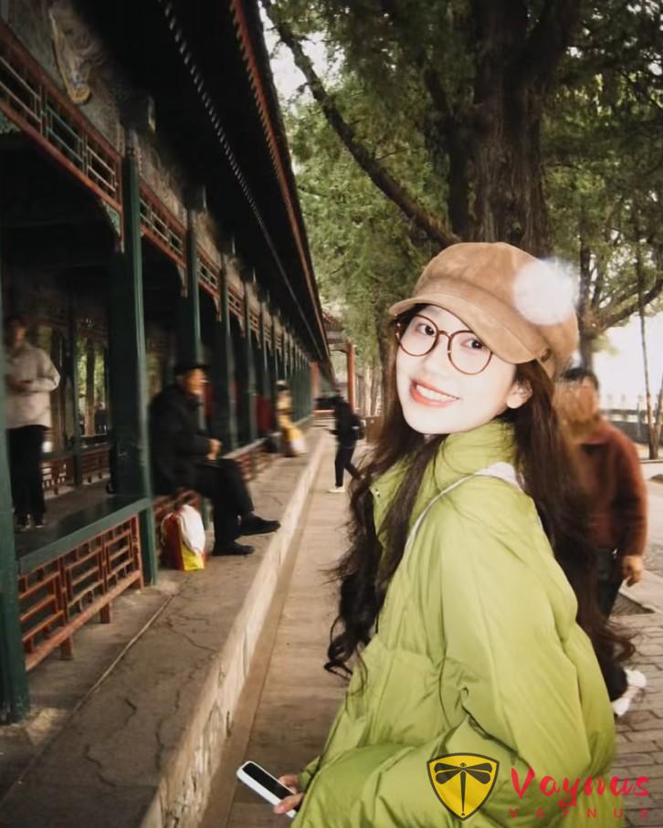 冬天穿羽绒服怎么拍？4个超简单的拍照姿势！照片气质漂亮，时尚又显高显瘦