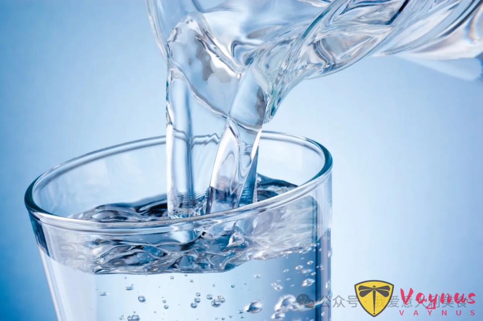 每天喝2升水：意大利营养学家解释坚持30天后会发生什么