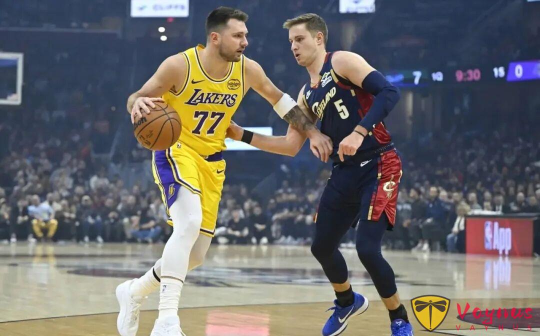 湖人狂输30分！詹姆斯泪洒赛场！布朗尼连得8分，小里复出在即！