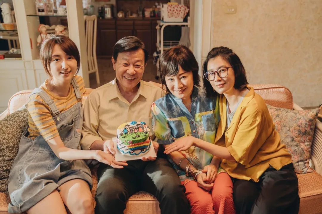 又挖到一部由Netflix出品的寶藏家庭臺劇《媽，別鬧了！》！這劇意外的好看！