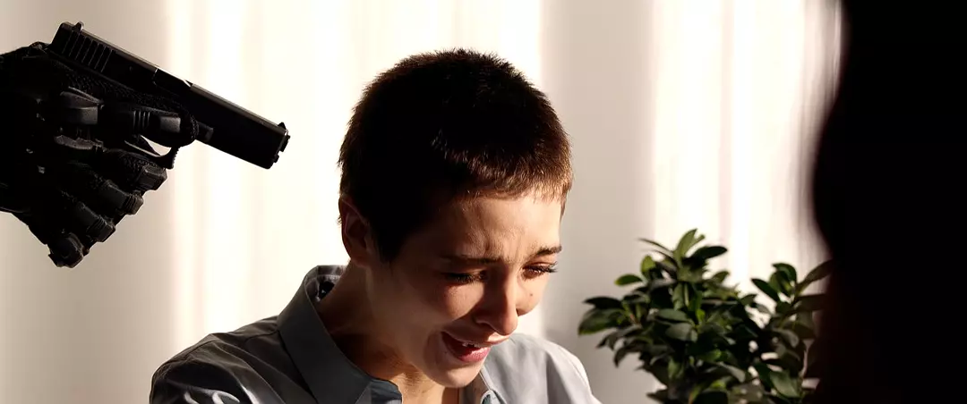 因争议被低调上映的爽片《安娜/ANИA》，俄罗斯超模变身女杀手太上头！建议收藏