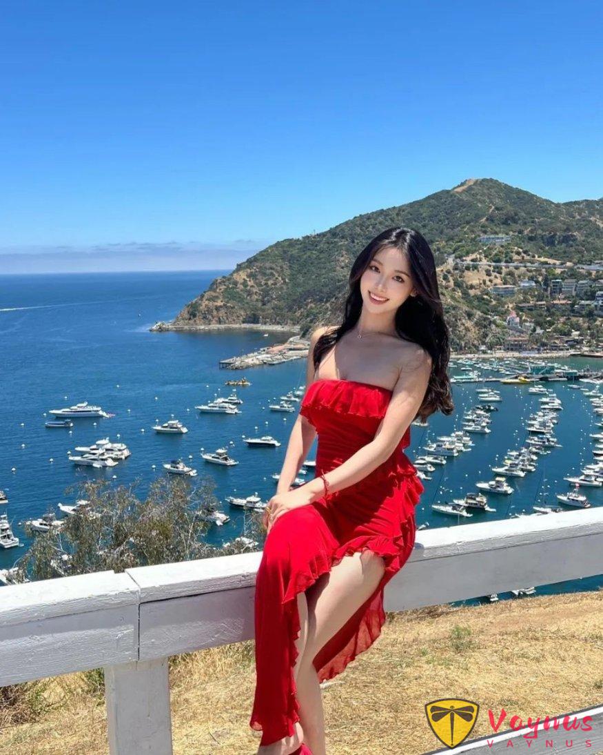 极品身材真难顶！肤白貌美！颜值绝了！