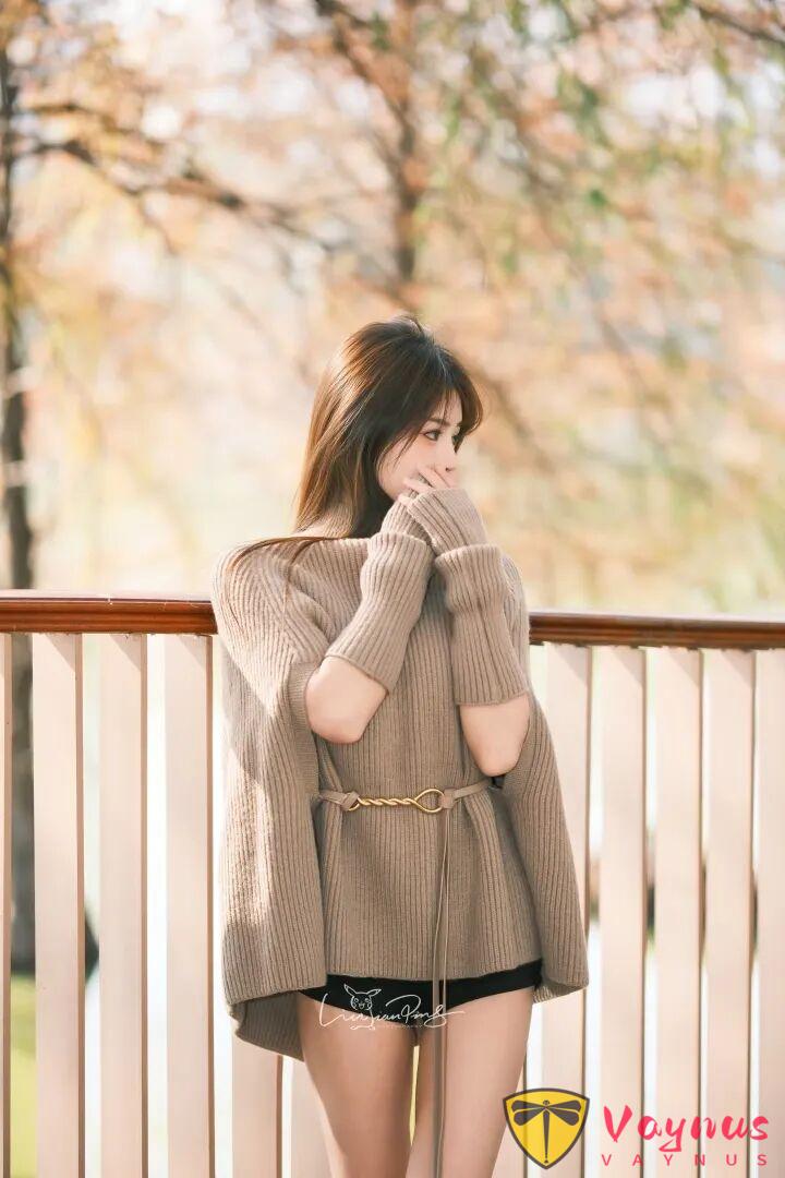 冬天穿毛衣，学几个户外拍照姿势，简约大气不落俗，慵懒随性显气质