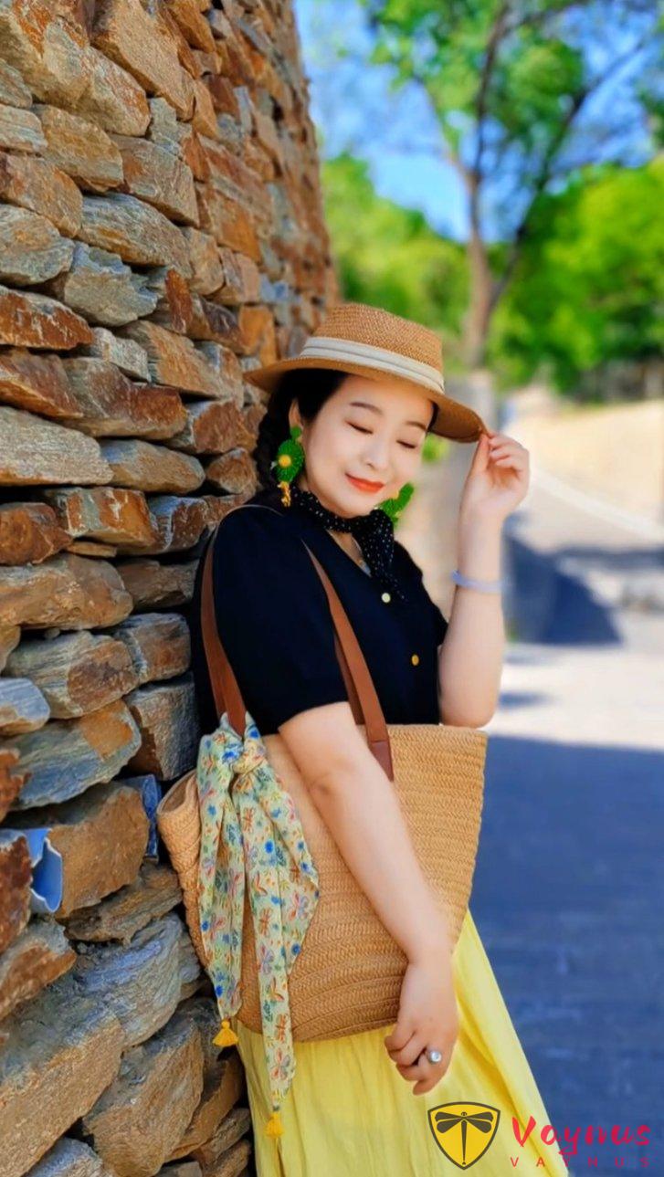 7个中年女士靠墙拍照姿势，一学就会，拍照优雅气质，随性不做作！