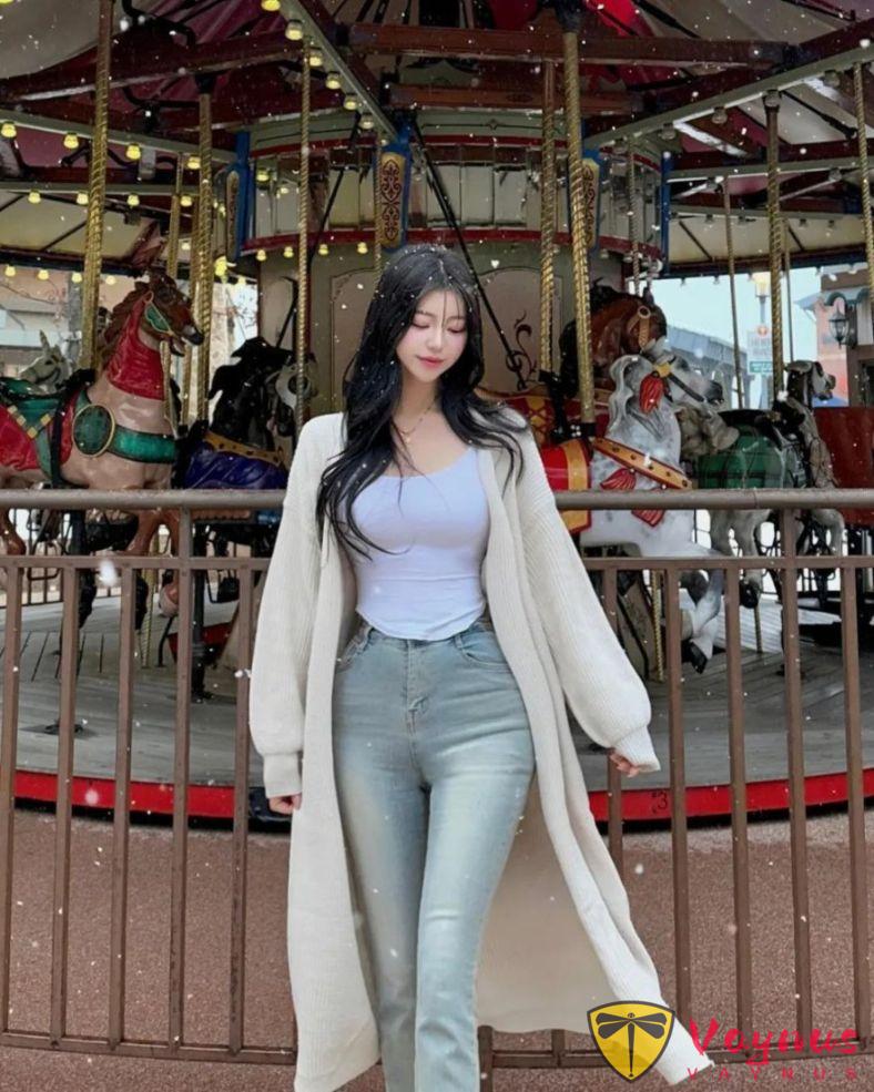 韩国极品女神！凹凸有致，身材和眼睛有点夸张了
