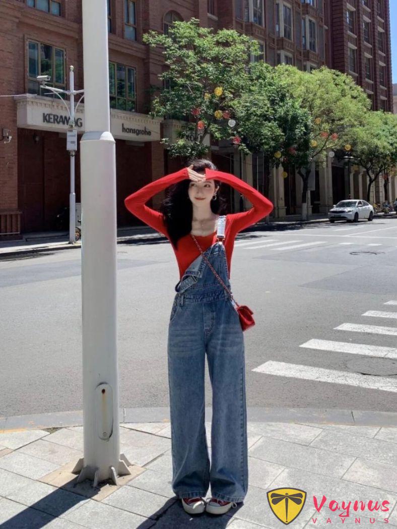 牛仔裤背带裙户外旅行，9个必试拍照动作让你拍出最自然的美丽