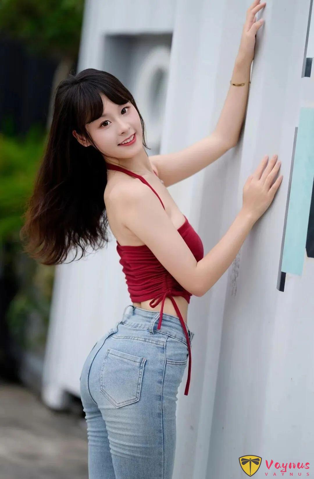 红吊带穿搭，9个精选动作简单又上镜，气质拉满，自然甜美又氛围感爆棚，轻松拍出生活大片