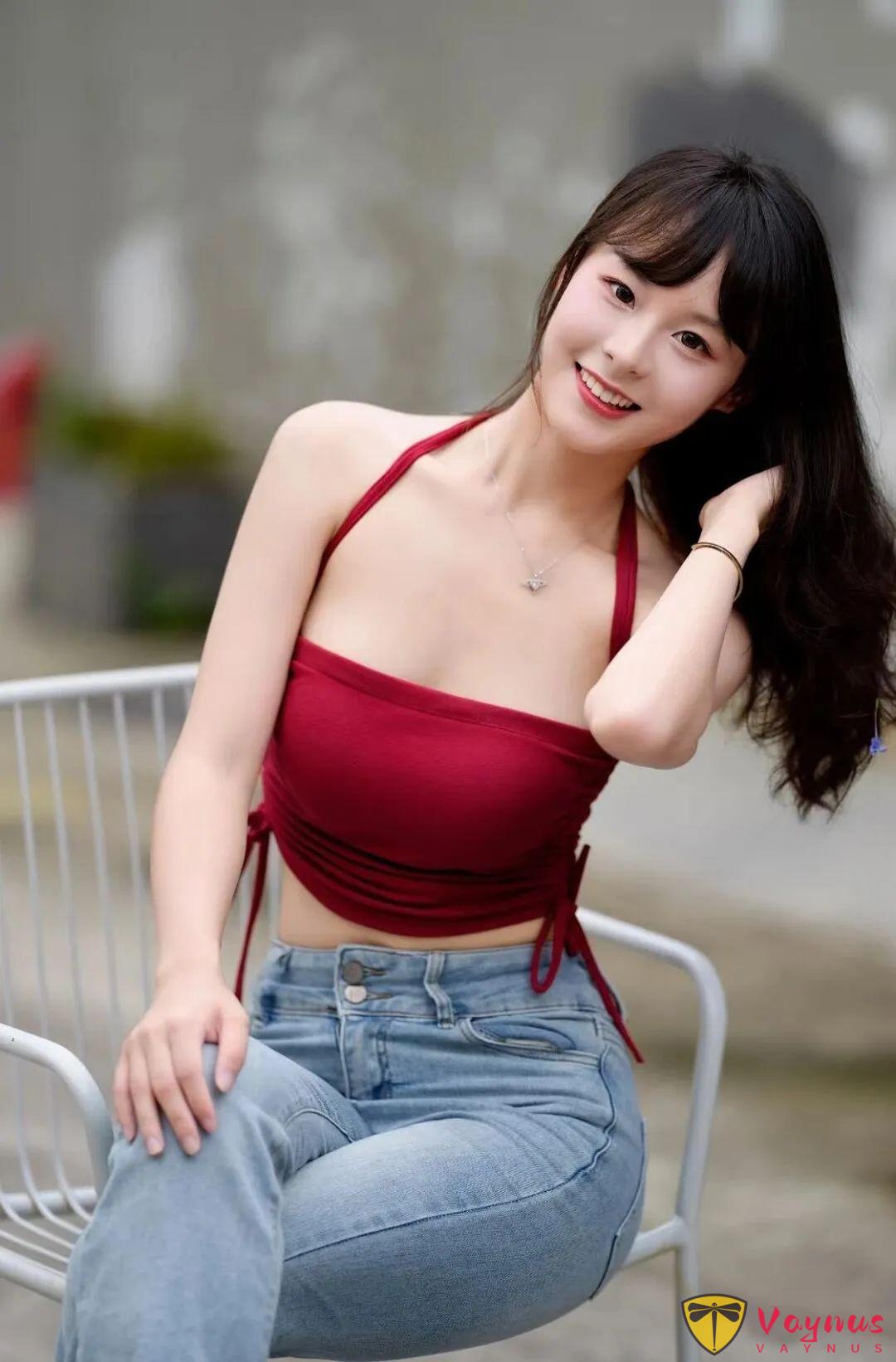 红吊带穿搭，9个精选动作简单又上镜，气质拉满，自然甜美又氛围感爆棚，轻松拍出生活大片