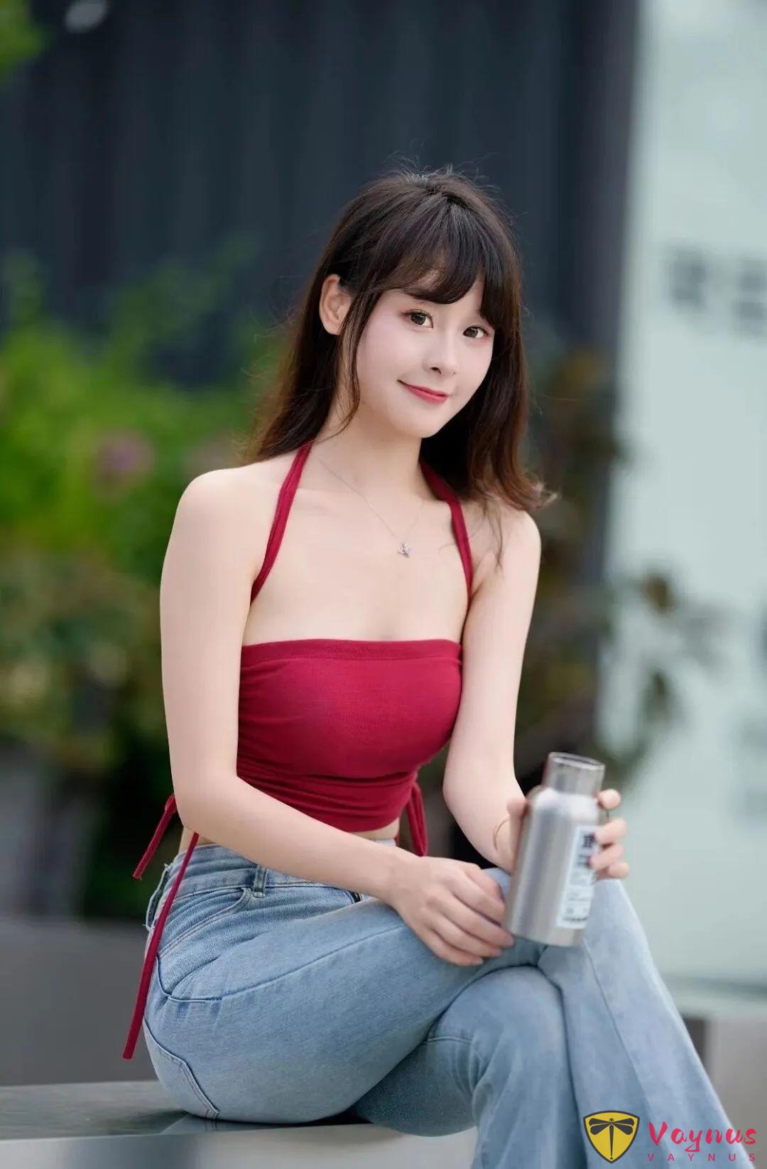 红吊带穿搭，9个精选动作简单又上镜，气质拉满，自然甜美又氛围感爆棚，轻松拍出生活大片