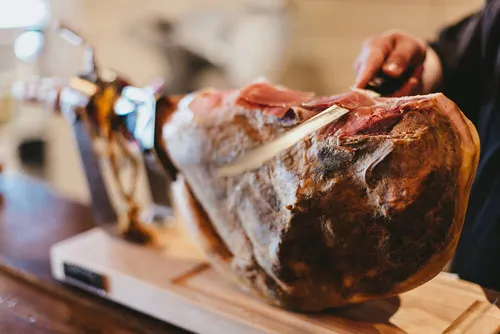 被稱作奢侈品的人間美味——伊比利亞火腿!