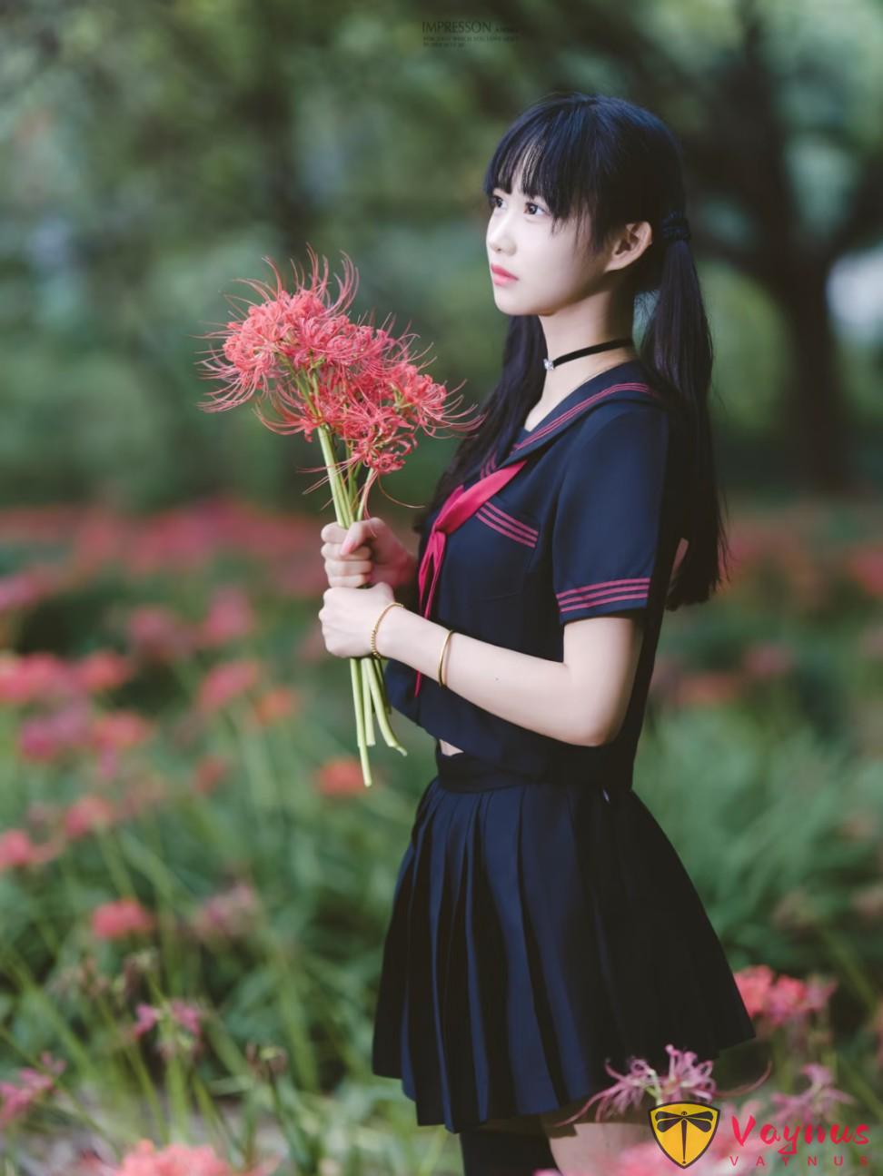 9個彼岸花拍照姿勢，自帶清冷破碎感，拍出日系宿命感大片