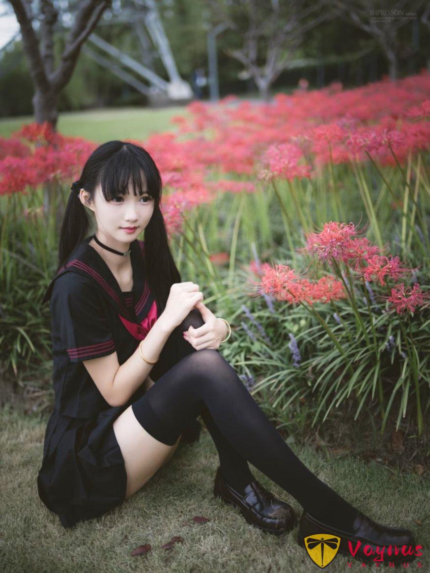 9個彼岸花拍照姿勢，自帶清冷破碎感，拍出日系宿命感大片