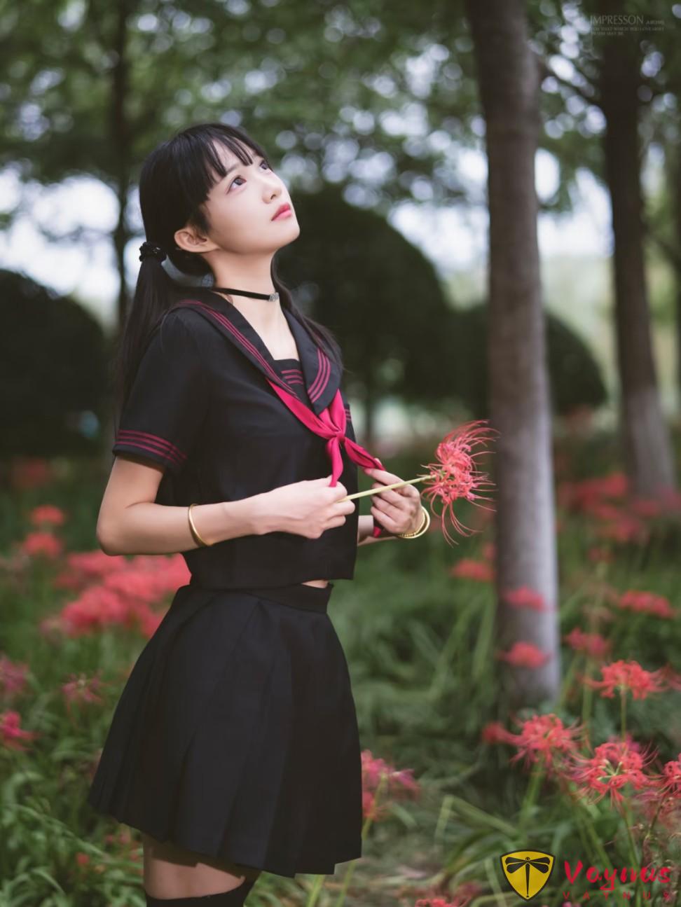 9個彼岸花拍照姿勢，自帶清冷破碎感，拍出日系宿命感大片