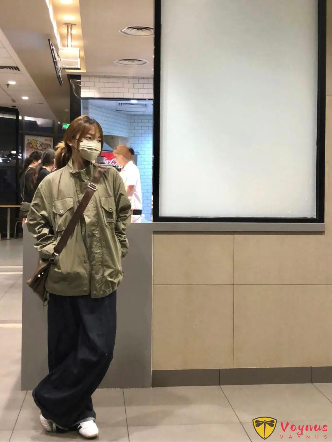 帅气的军绿色工装外套