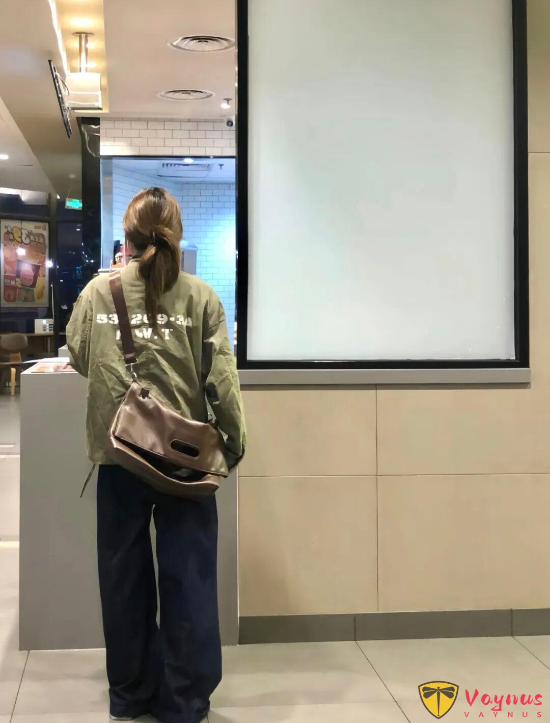 帅气的军绿色工装外套