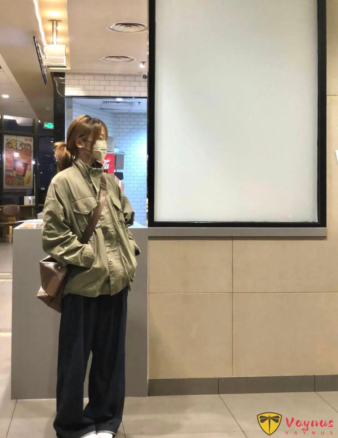 帅气的军绿色工装外套