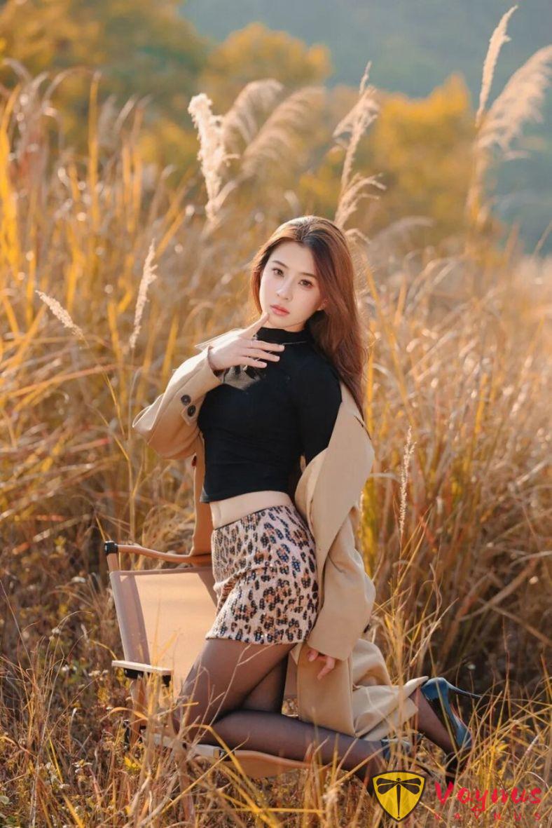 蘆葦蕩怎麼拍才高階？學會這9個氛圍感姿勢，氣質這一塊拿捏了