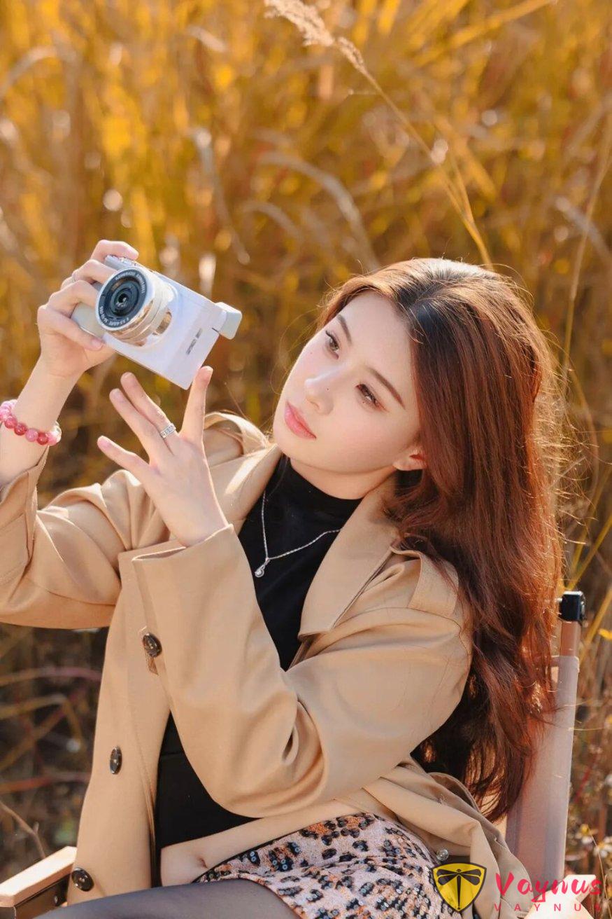 蘆葦蕩怎麼拍才高階？學會這9個氛圍感姿勢，氣質這一塊拿捏了