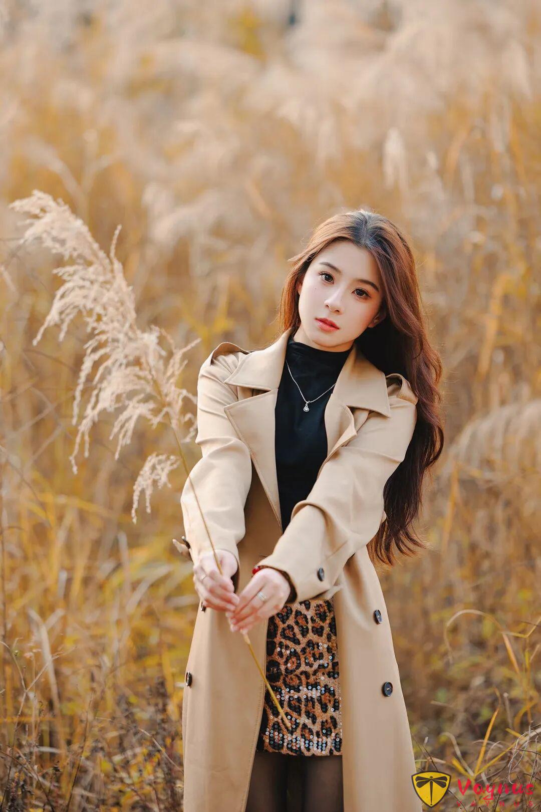 蘆葦蕩怎麼拍才高階？學會這9個氛圍感姿勢，氣質這一塊拿捏了