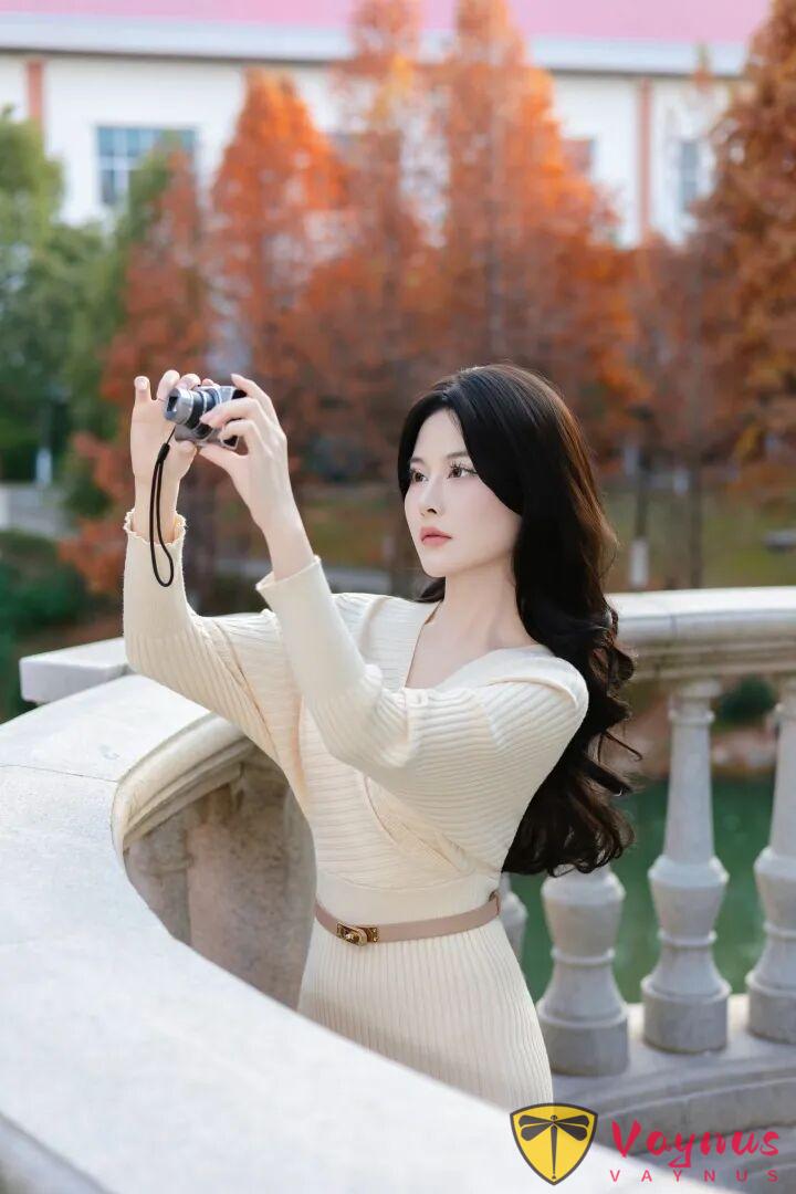 9个温柔针织裙拍照姿势，显瘦遮肉又有气质，路人也能拍出女神感