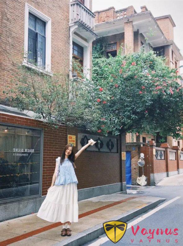 6個穿裙子拍照姿勢，自由鬆弛不做作，甜妹氛圍拉滿，誰拍誰好看