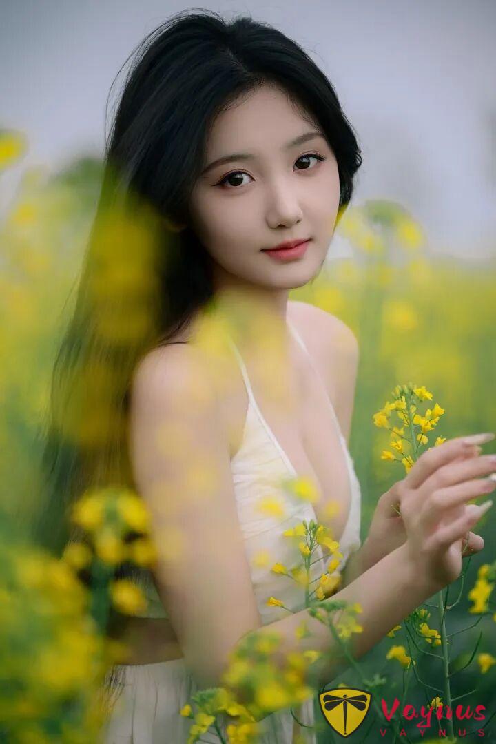 油菜花田怎麼拍?9個動作簡單易學,清新溫柔超治癒,盡顯曼妙身姿