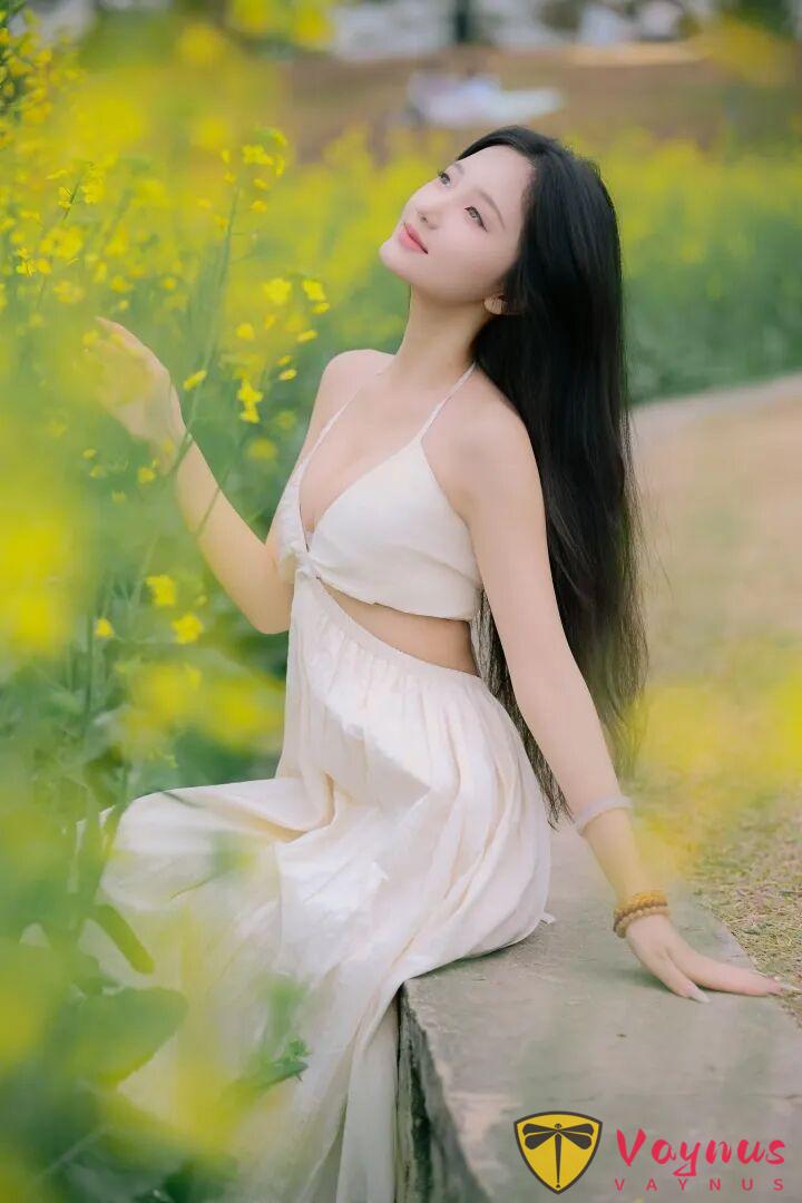 油菜花田怎麼拍?9個動作簡單易學,清新溫柔超治癒,盡顯曼妙身姿