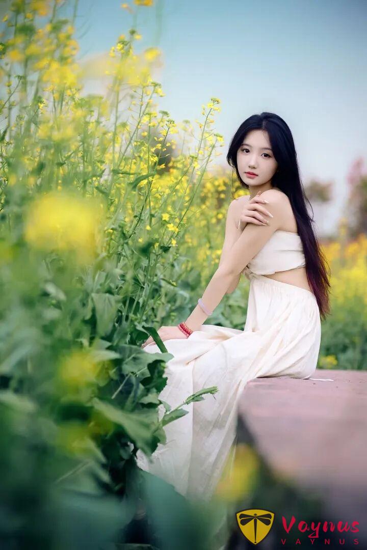 油菜花田怎麼拍?9個動作簡單易學,清新溫柔超治癒,盡顯曼妙身姿