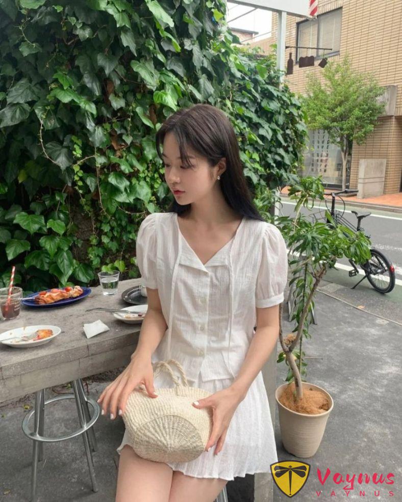 白色蕾丝娃娃衫穿搭灵感