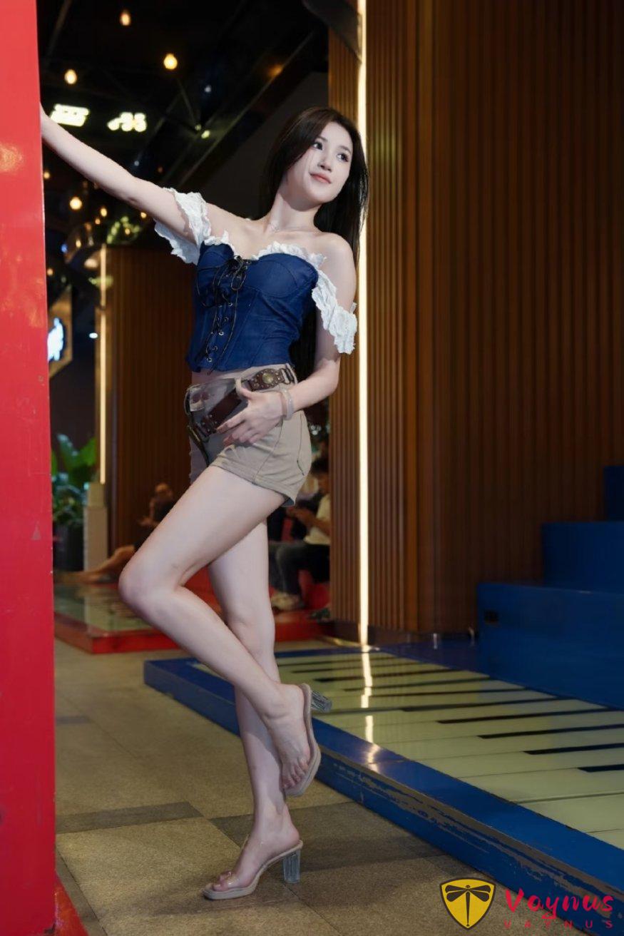 夜景人像，原图直出！学会这几个仰拍姿势，轻松拍出逆天大长腿